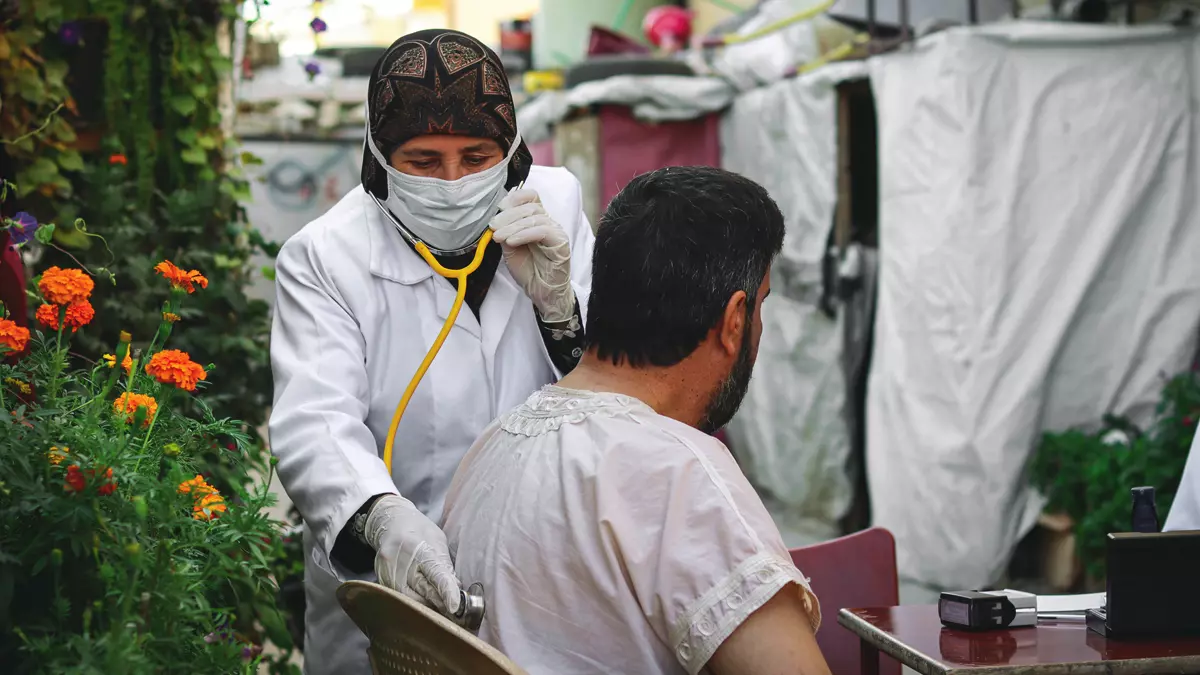 Al-Ameen_mobile_clinic_in_Ersal_camp-1200x675