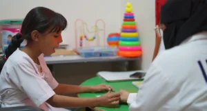 مركز التأهيل السمعي والنطقي بسيئون… صوتٌ للحياة